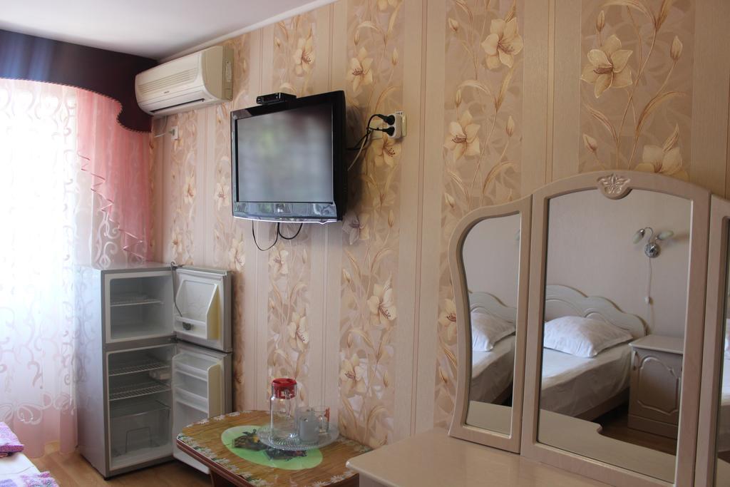 Mini-Hotel Zhemchuzhina ラザレフスコエ エクステリア 写真